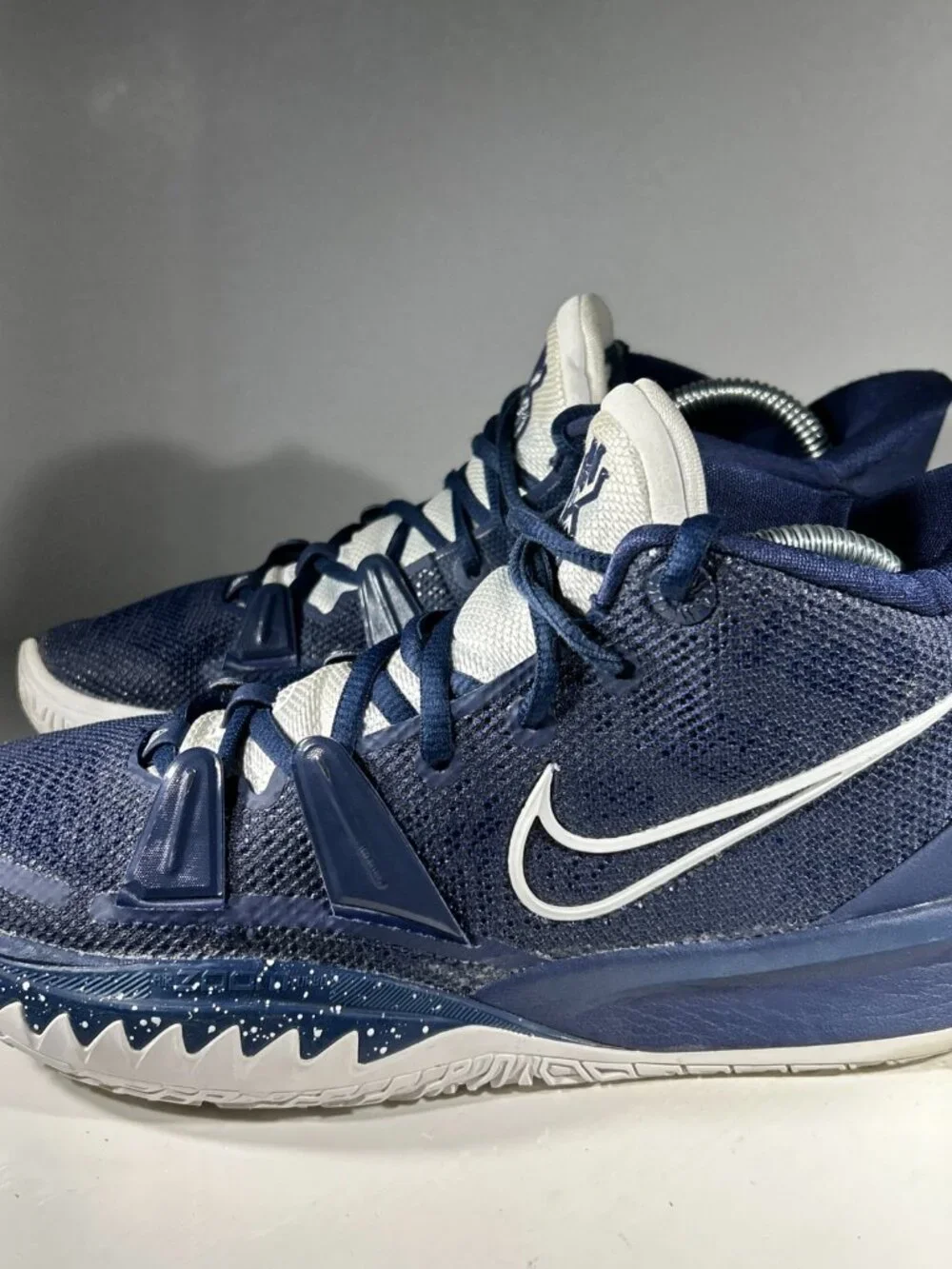 Nike Kyrie 7 TB Boys Mens Basketball Shoes Size 8.5 Blue Sneakers Mid DA7767-402